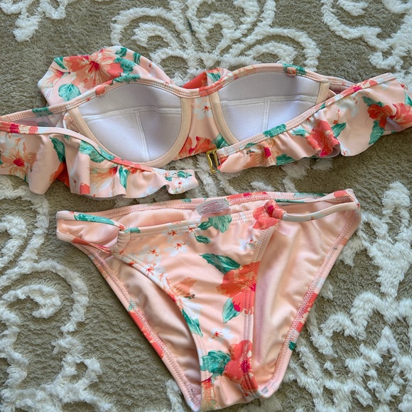 Xhilaration swimsuit. Xs tropical flower. XS - Picture 2 of 2